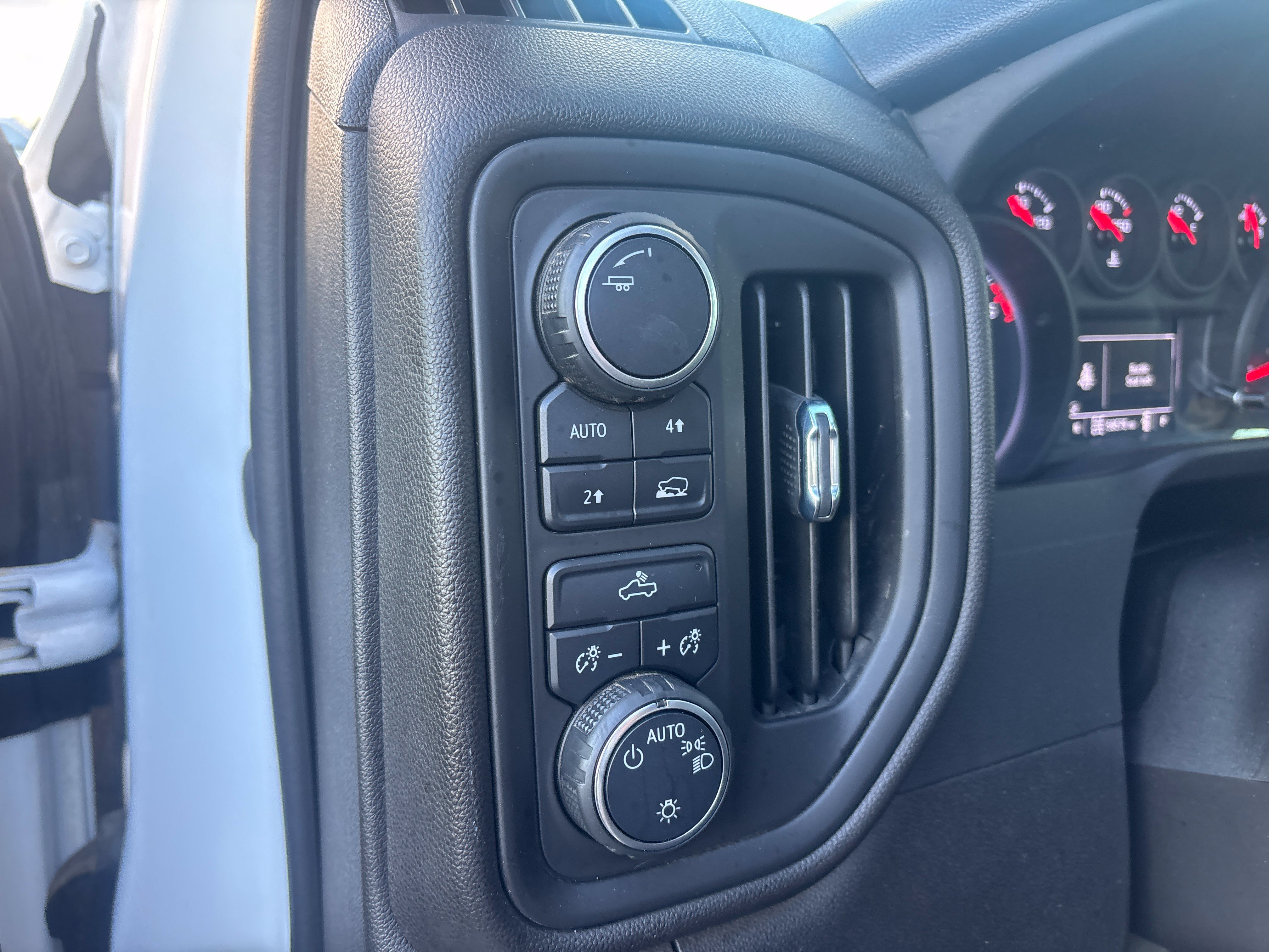 Used 2022 Chevrolet Silverado 1500 Custom AWD/4WD image 13