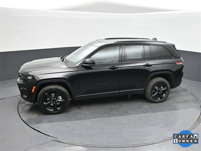 Used 2025 Jeep Grand Cherokee Limited w/ Luxury Tech Group II image 34