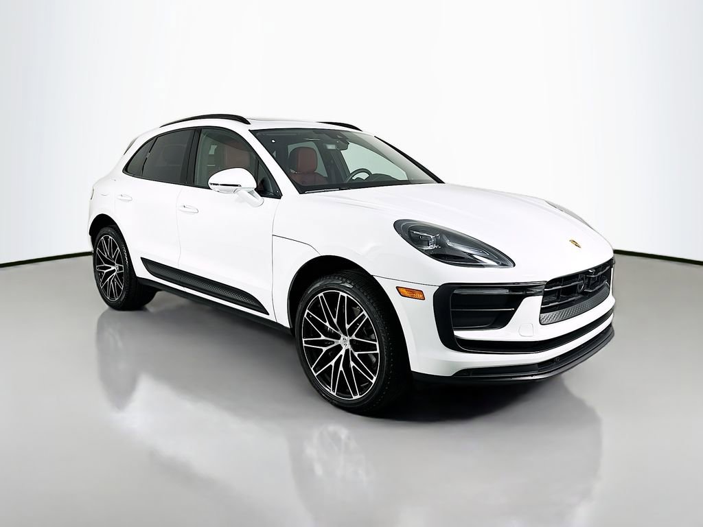 Used 2025 Porsche Macan image 7
