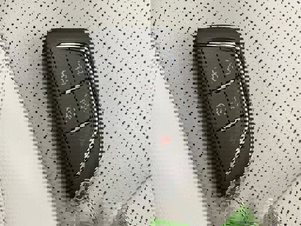 Certified 2025 Cadillac Lyriq Luxury image 28