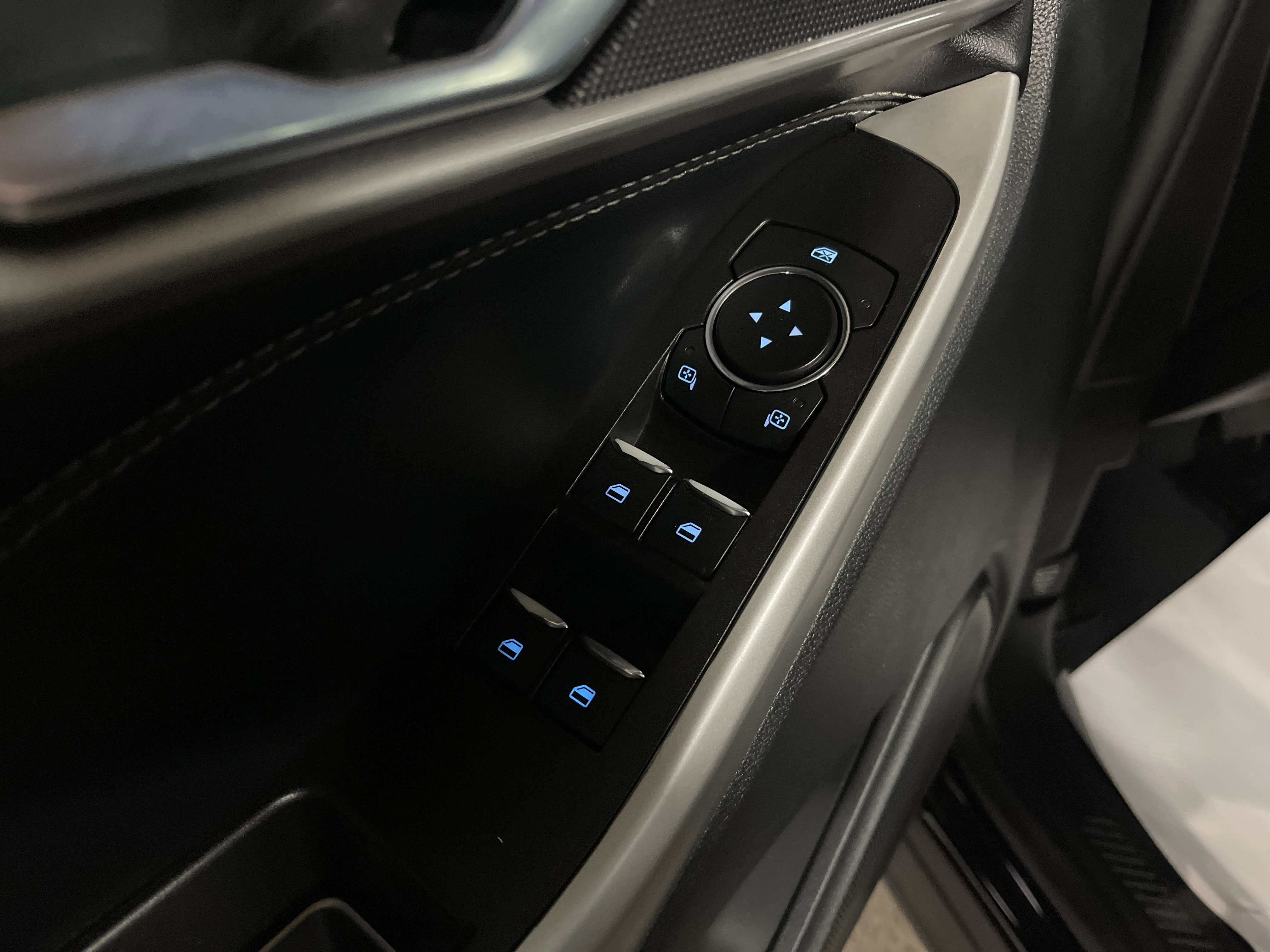 Used 2022 Ford Explorer XLT w/ Class IV Trailer Tow Package image 8