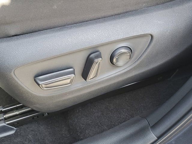 Used 2025 Toyota RAV4 XLE image 18