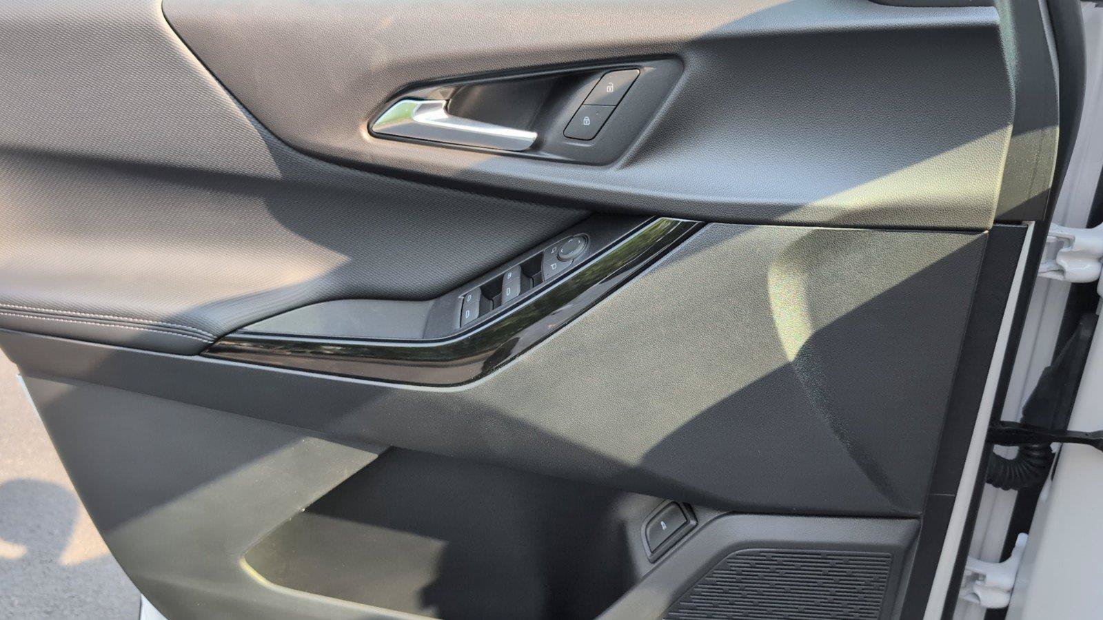 New 2027 Chevrolet Equinox LT w/ Convenience Package II FWD image 19