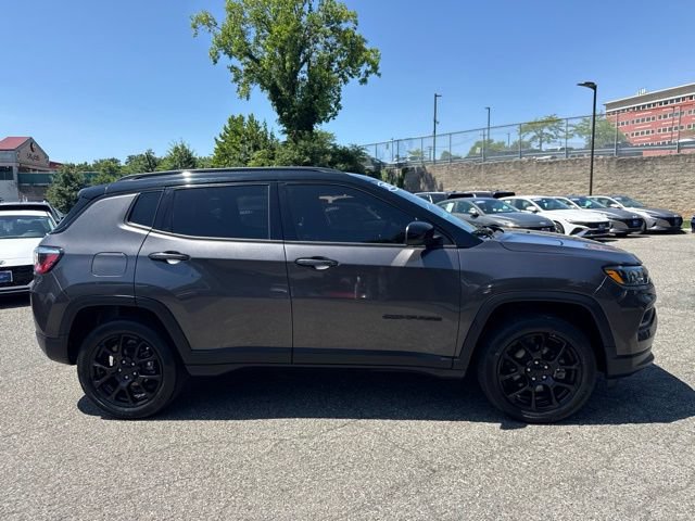 Used 2022 Jeep Compass Latitude AWD/4WD image 11