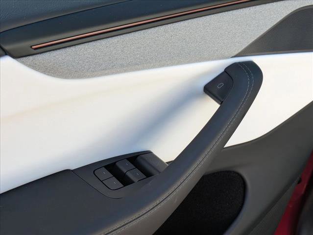 Used 2026 Tesla Model Y 2WD image 2