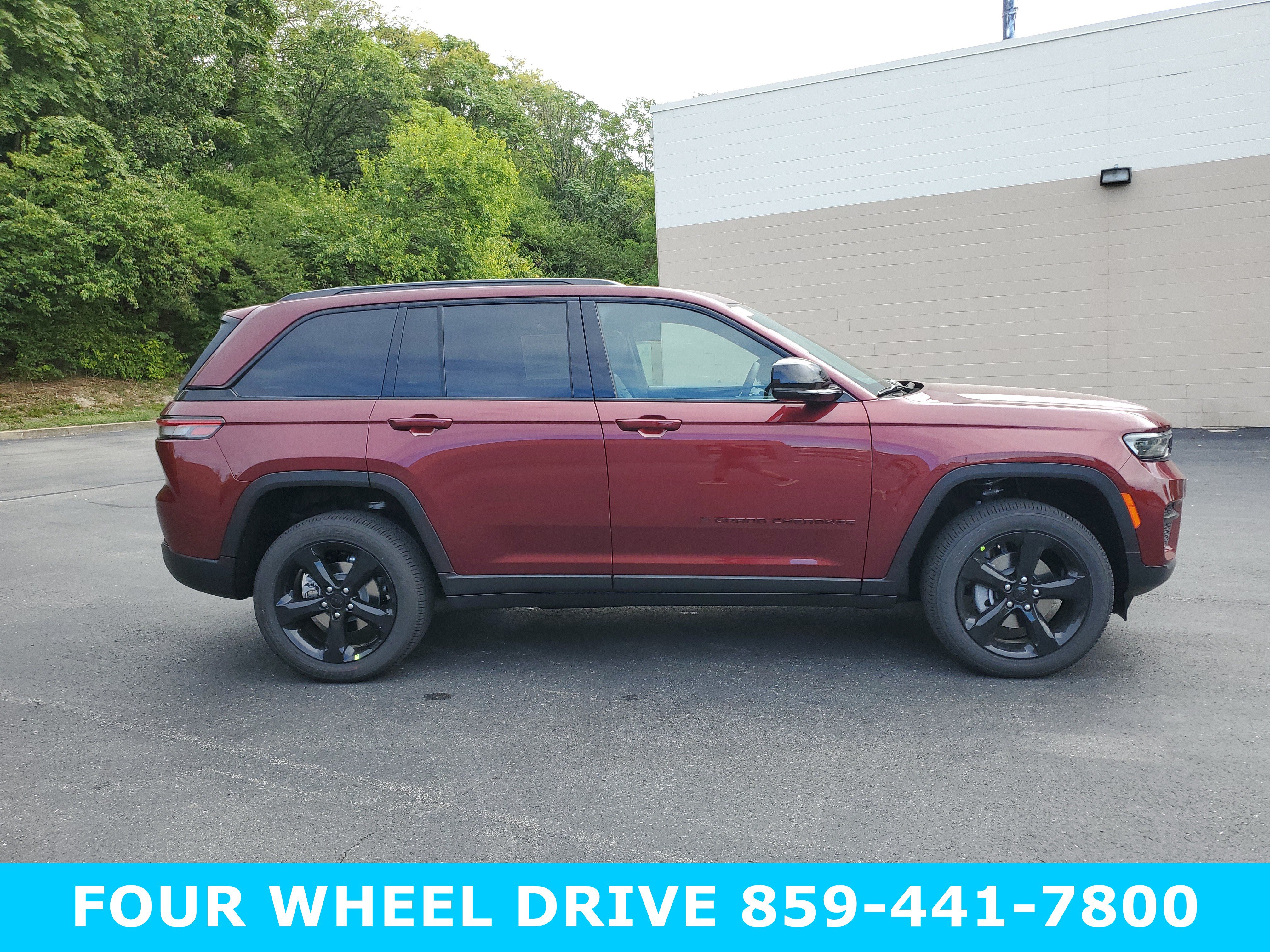 New 2025 Jeep Grand Cherokee 4WD image 3