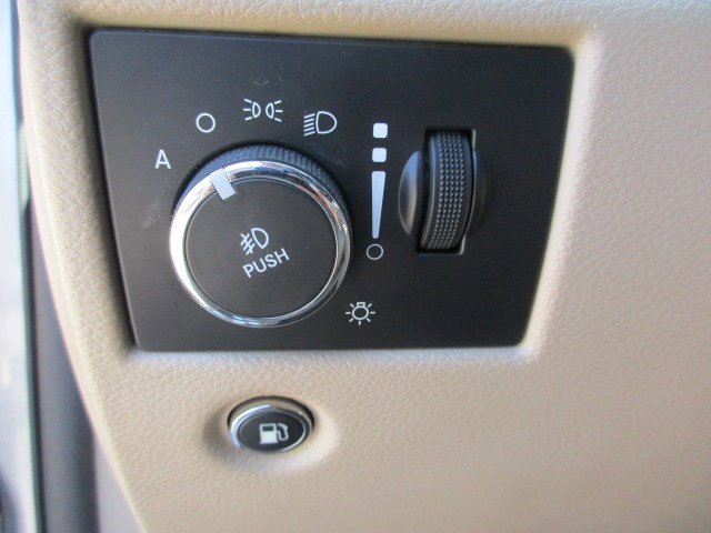 Used 2015 Jeep Grand Cherokee Overland AWD/4WD image 22