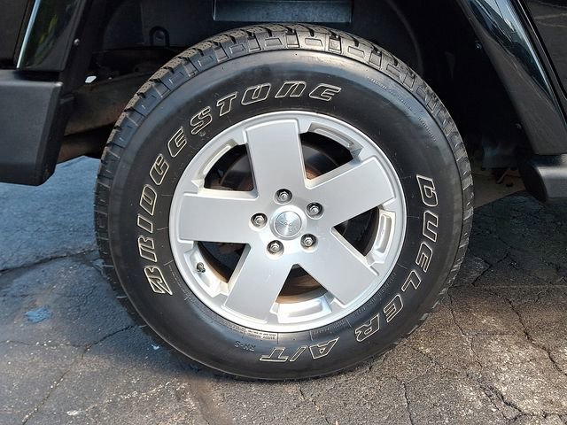 Used 2011 Jeep Wrangler Unlimited Sahara w/ Dual Top Group AWD/4WD image 27
