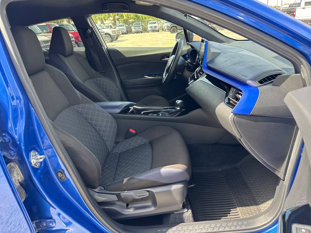 Used 2020 Toyota C-HR XLE FWD image 23