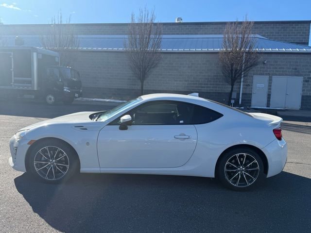 Used 2017 Toyota 86 image 1