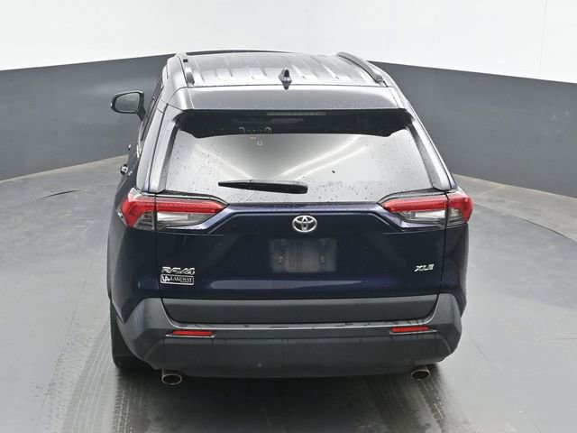 Used 2019 Toyota RAV4 XLE Premium FWD image 24