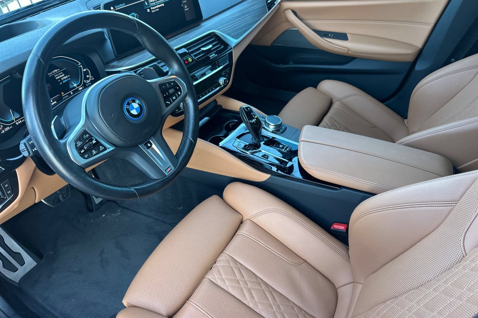 Used 2023 BMW 530e w/ M Sport Package RWD image 10