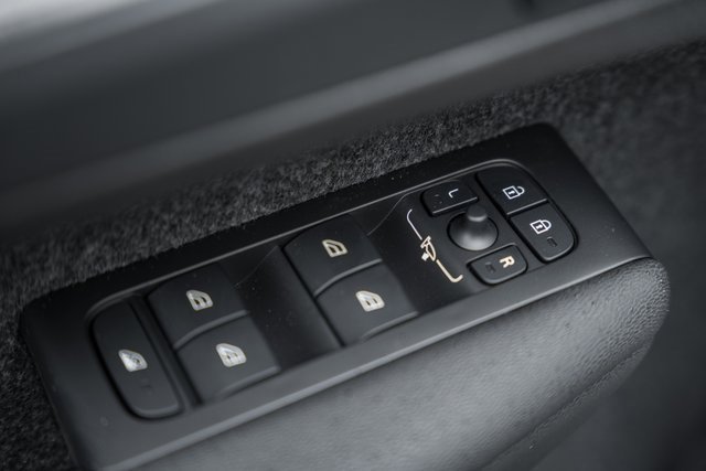 Certified 2025 Volvo XC40 B5 Core w/ Protection Package Premier image 38