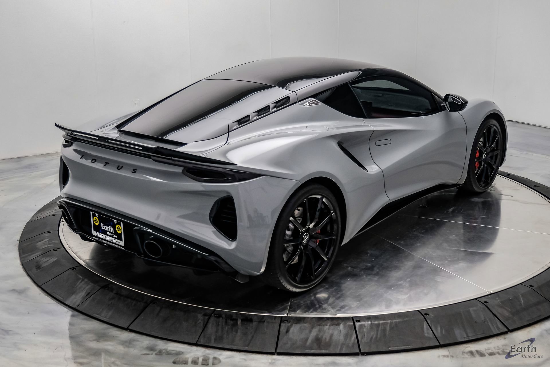 Used 2025 Lotus Emira RWD image 21