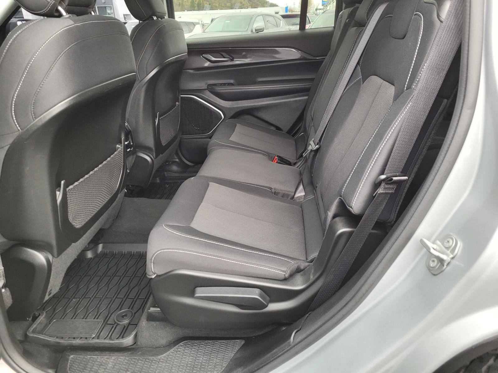 Used 2022 Jeep Grand Cherokee L Laredo w/ Luxury Tech Group I image 13