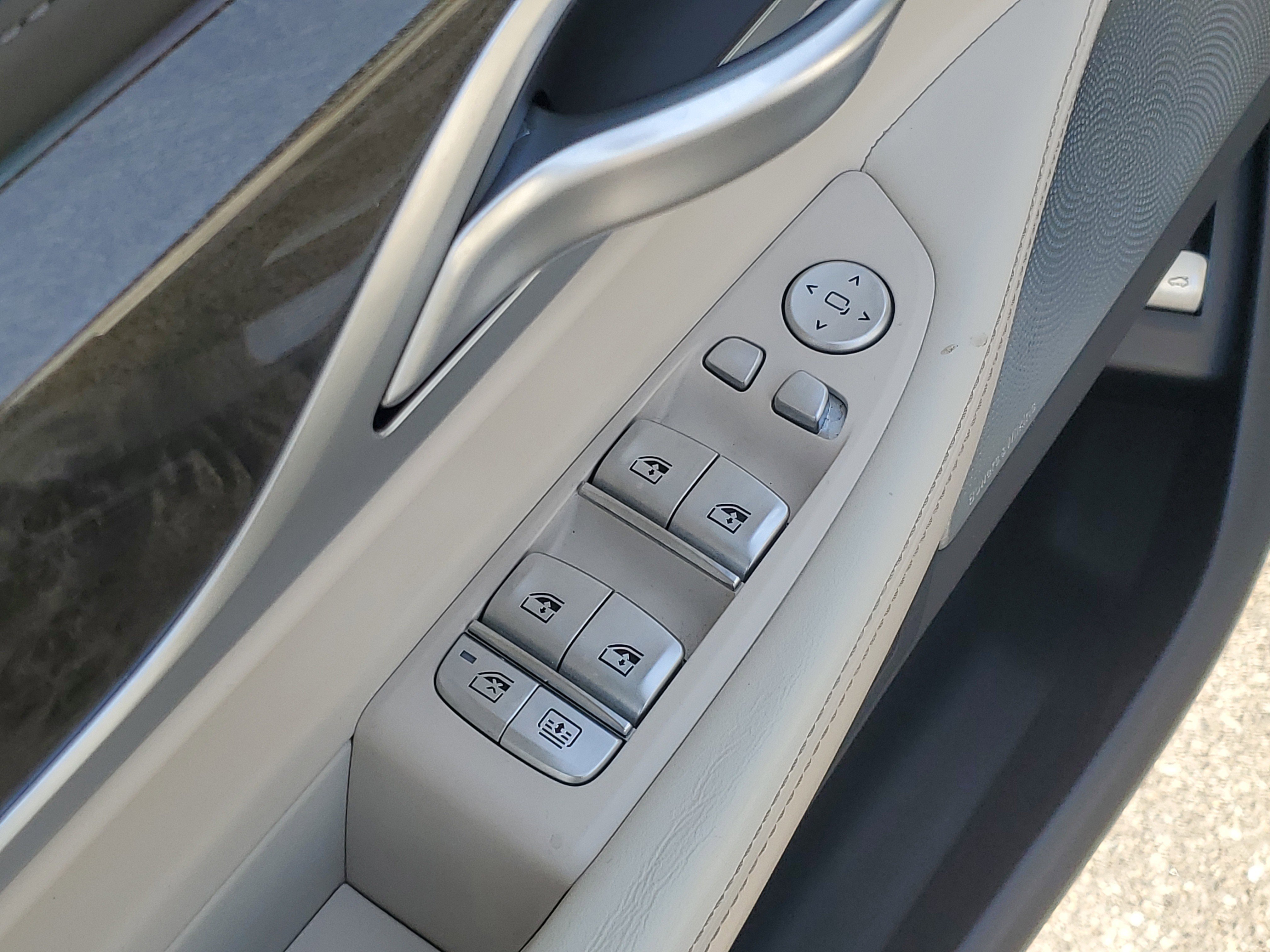 Used 2019 BMW 750i xDrive w/ Executive Package image 6