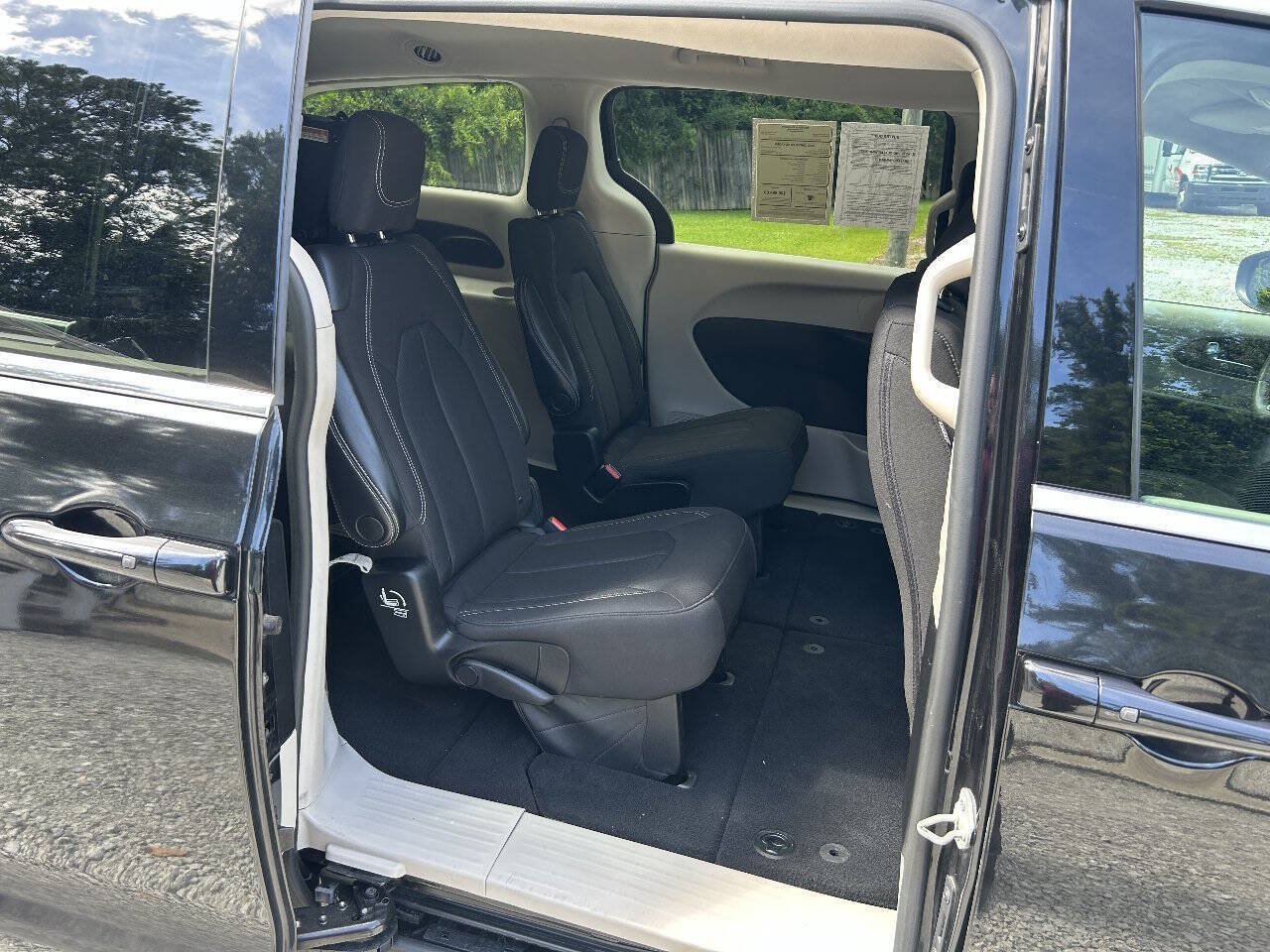 Used 2023 Chrysler Voyager LX FWD image 22