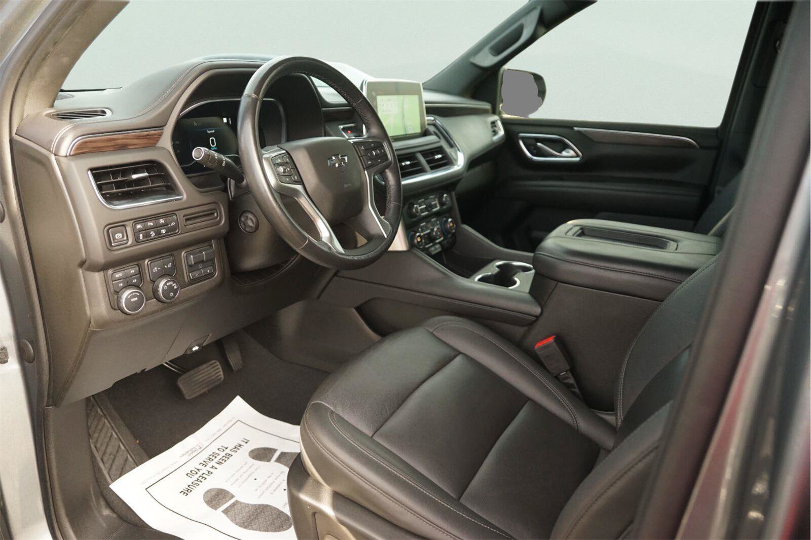 Used 2022 Chevrolet Tahoe Z71 w/ Luxury Package AWD/4WD image 8