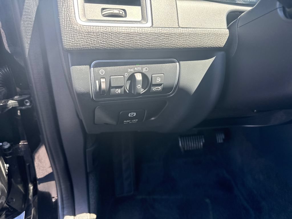 Used 2015 Volvo XC60 T6 w/ Proximity Package AWD/4WD image 16