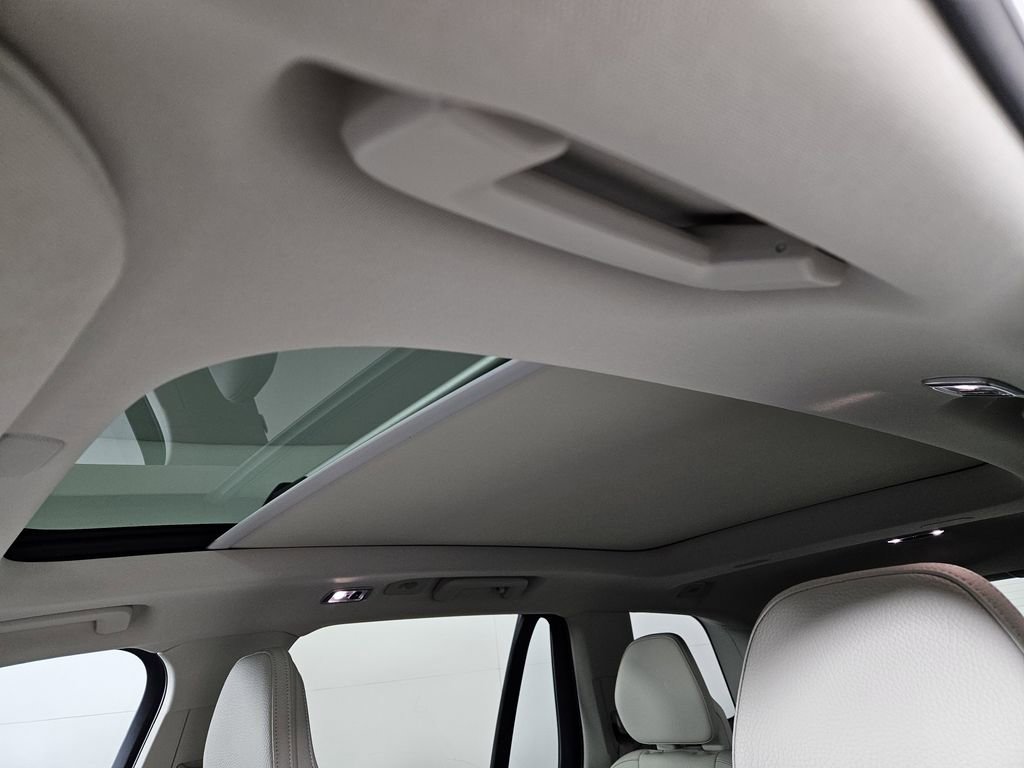 Used 2022 Volvo XC90 T6 Momentum w/ Advanced Package image 20