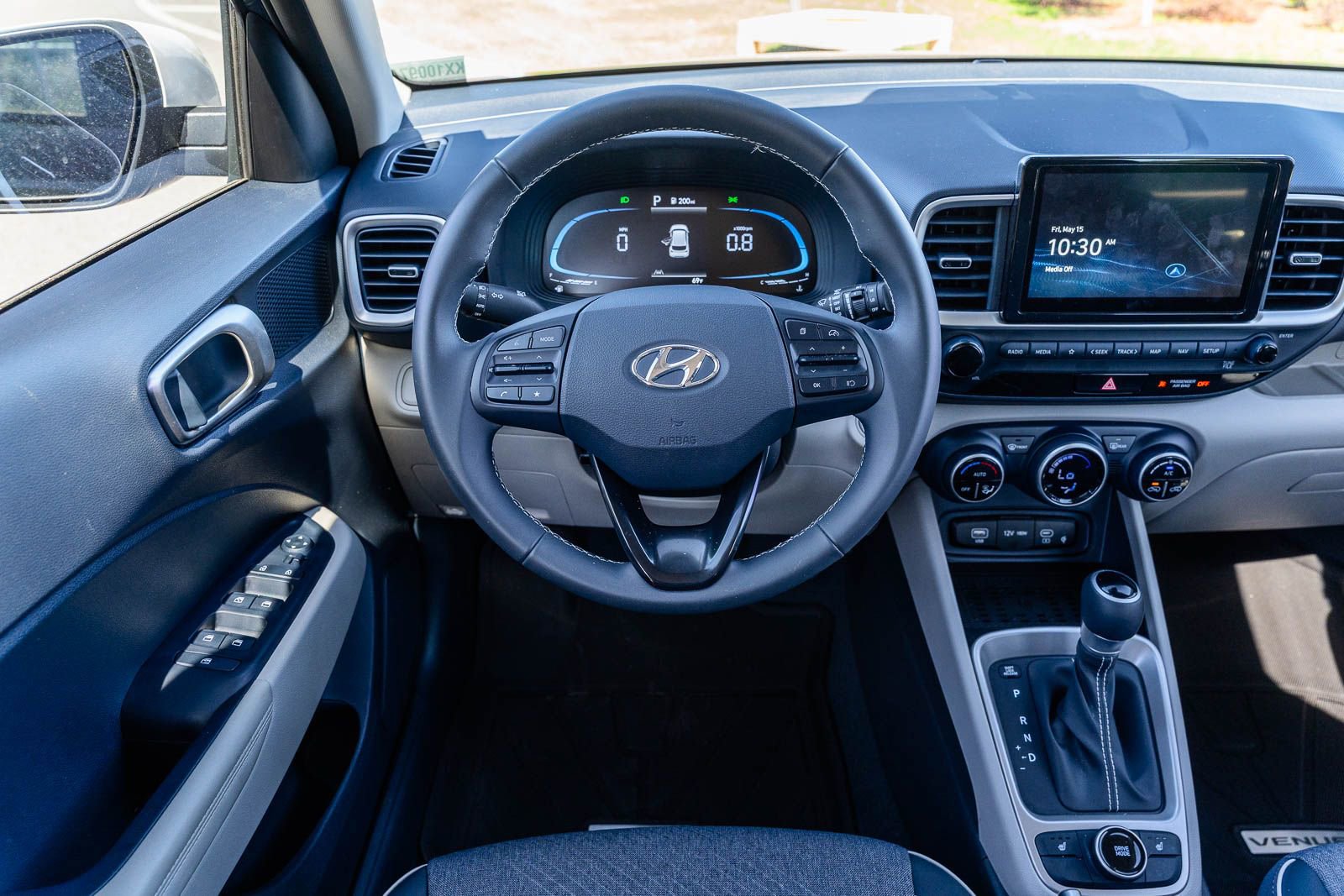Used 2025 Hyundai Venue Limited FWD image 25