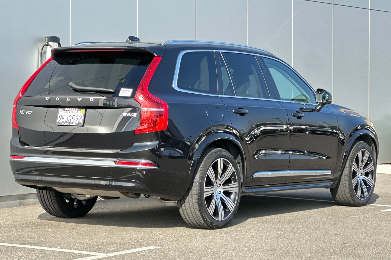 Used 2023 Volvo XC90 B6 Ultimate w/ Lounge Package image 5