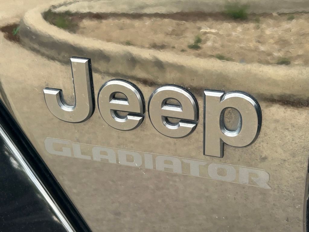 Used 2022 Jeep Gladiator Willys image 14