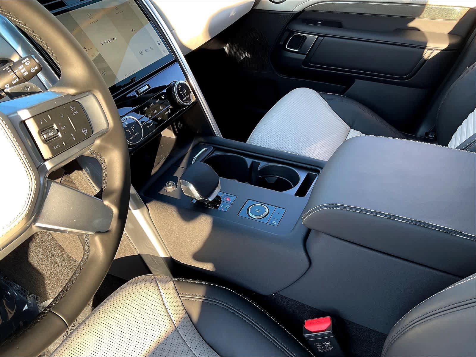 New 2025 Land Rover Discovery Metropolitan Edition AWD/4WD image 10