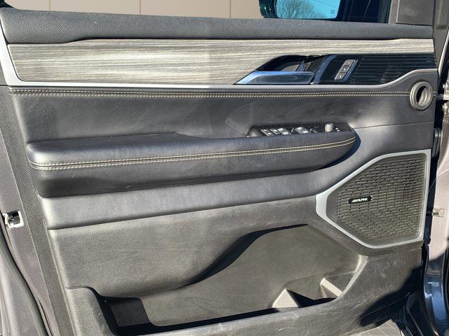 Used 2024 Jeep Wagoneer Series II w/ Flexible Seating Group image 23