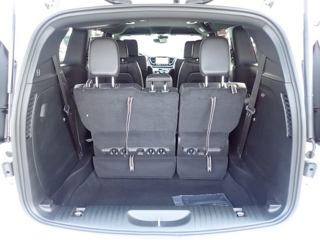 New 2026 Chrysler Pacifica Select image 6