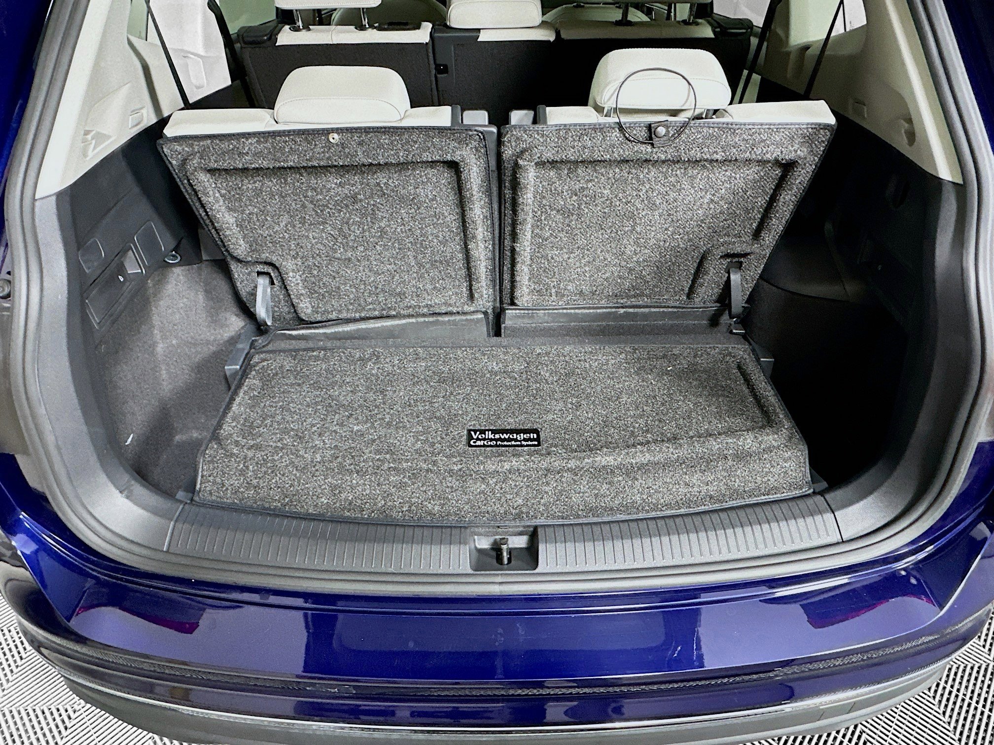 Used 2022 Volkswagen Tiguan SE w/ Panoramic Sunroof Package FWD image 29