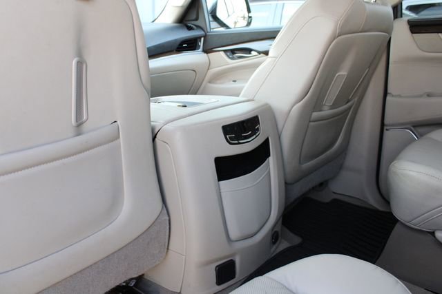 Used 2020 Cadillac Escalade ESV Luxury RWD image 7