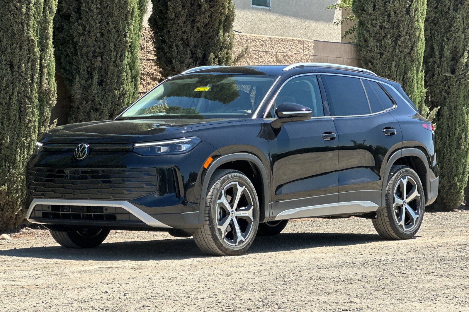 New 2025 Volkswagen Tiguan SE image 8