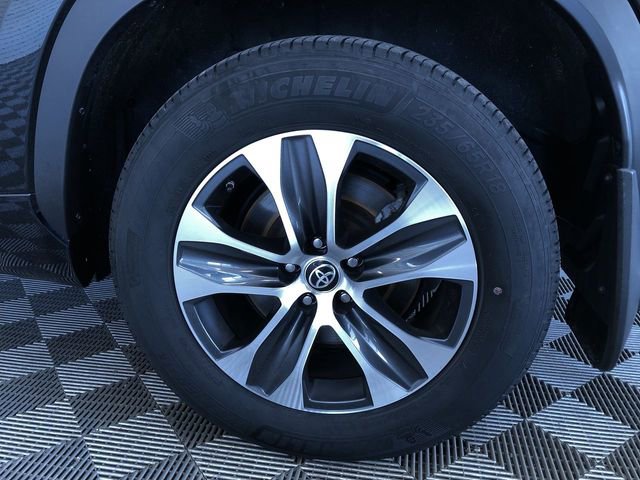 Used 2022 Toyota Highlander XLE image 17