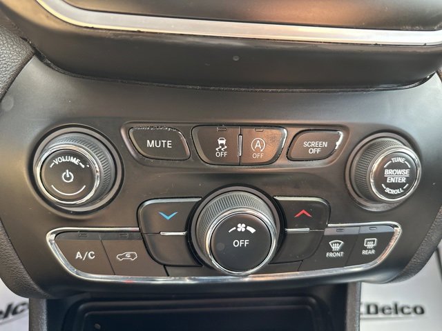 Used 2019 Jeep Cherokee Latitude w/ Popular Appearance Group image 32