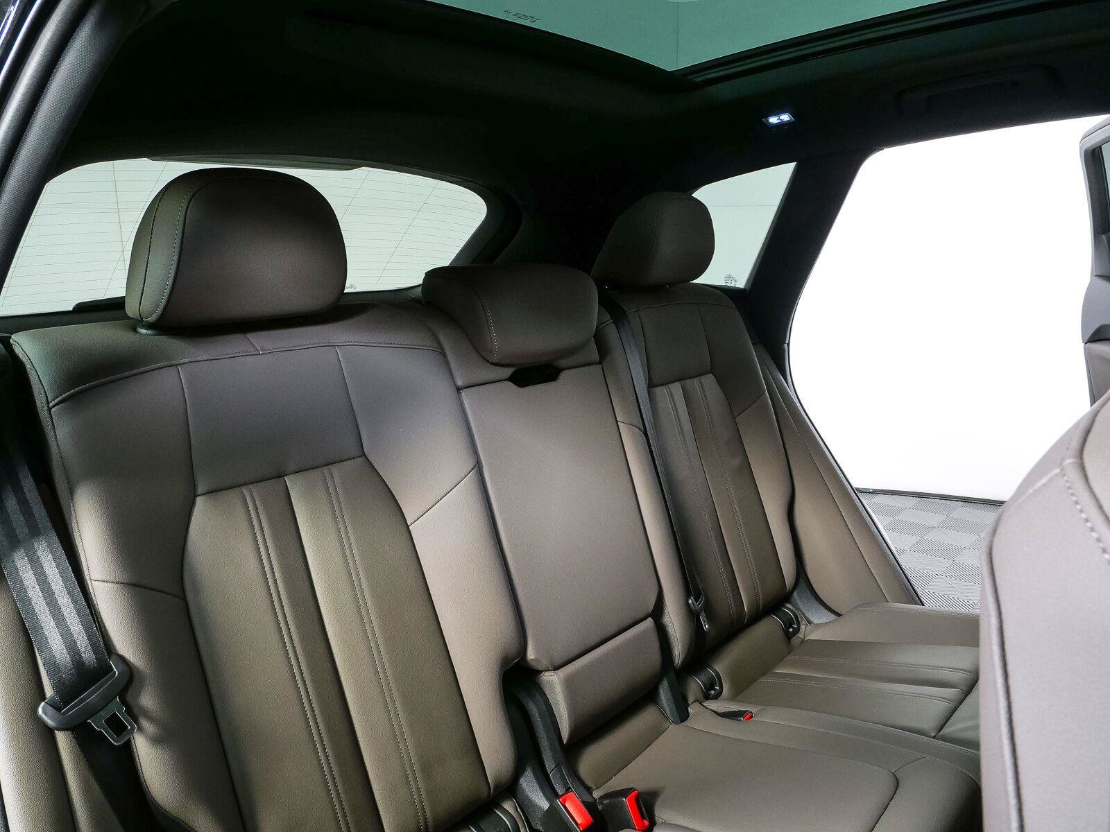 Used 2025 Audi Q5 Premium w/ Convenience Package AWD/4WD image 22