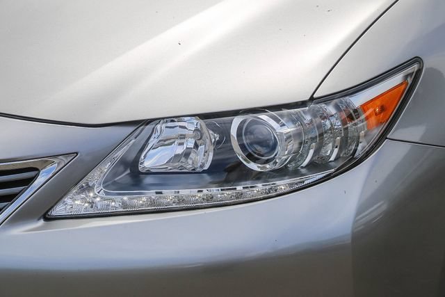 Used 2015 Lexus ES 300h w/ Navigation System Package FWD image 8