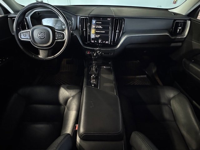 Used 2018 Volvo XC60 T5 Momentum w/ Convenience Package image 12