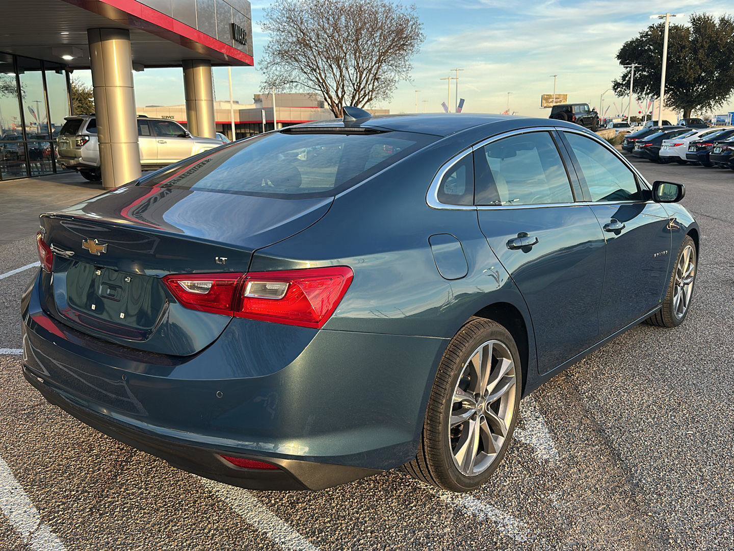 Used 2025 Chevrolet Malibu LT image 3