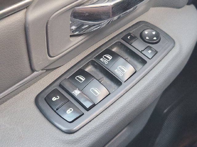 Used 2017 RAM 1500 Classic SLT AWD/4WD image 20