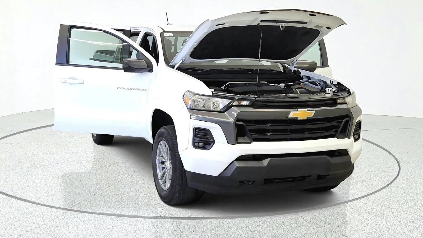 Used 2023 Chevrolet Colorado LT w/ LT Convenience Package AWD/4WD image 12