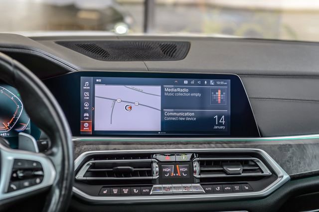 Used 2020 BMW X5 sDrive40i w/ M Sport Package image 29