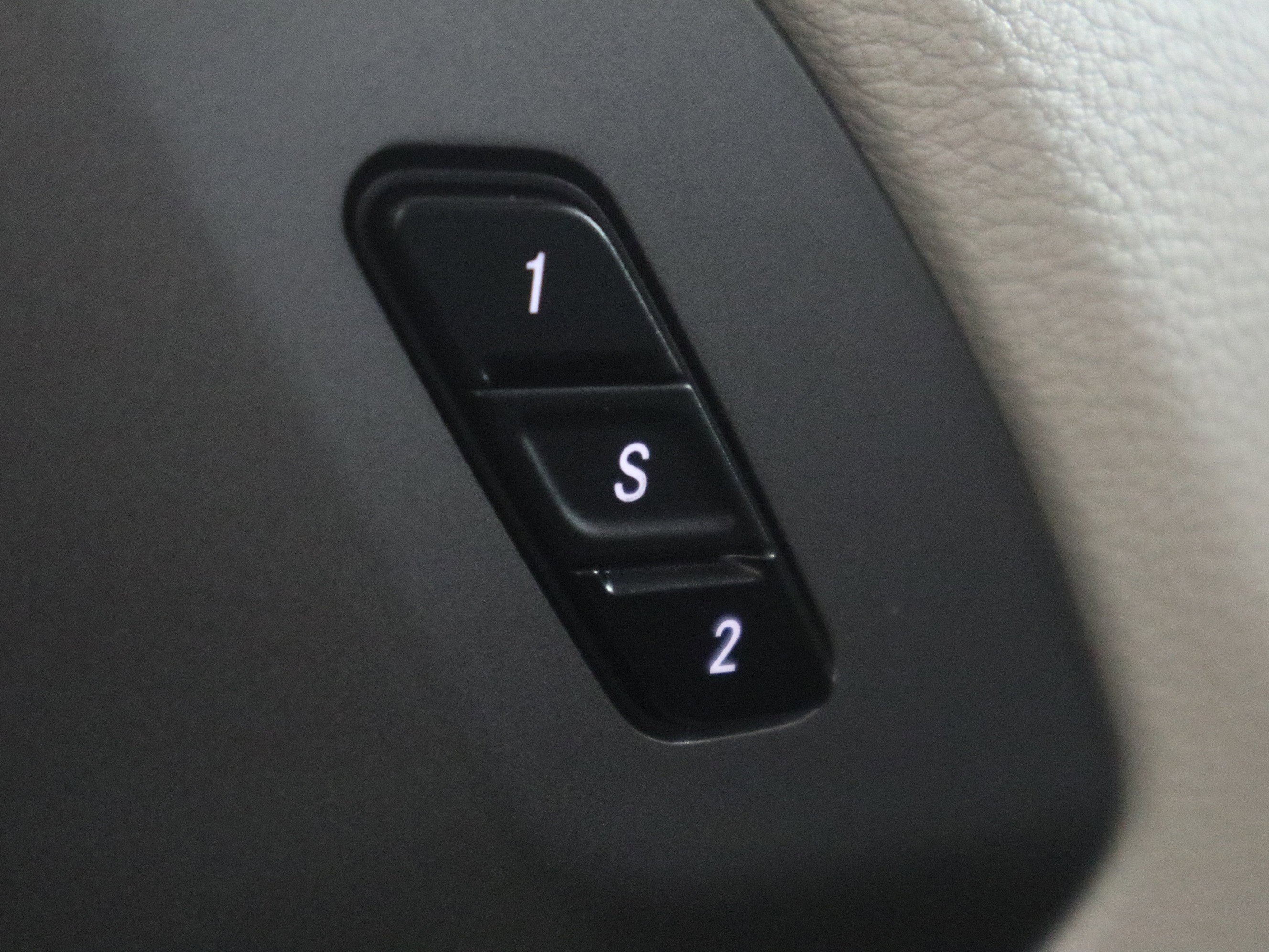 Used 2024 Chrysler Pacifica Touring-L image 36