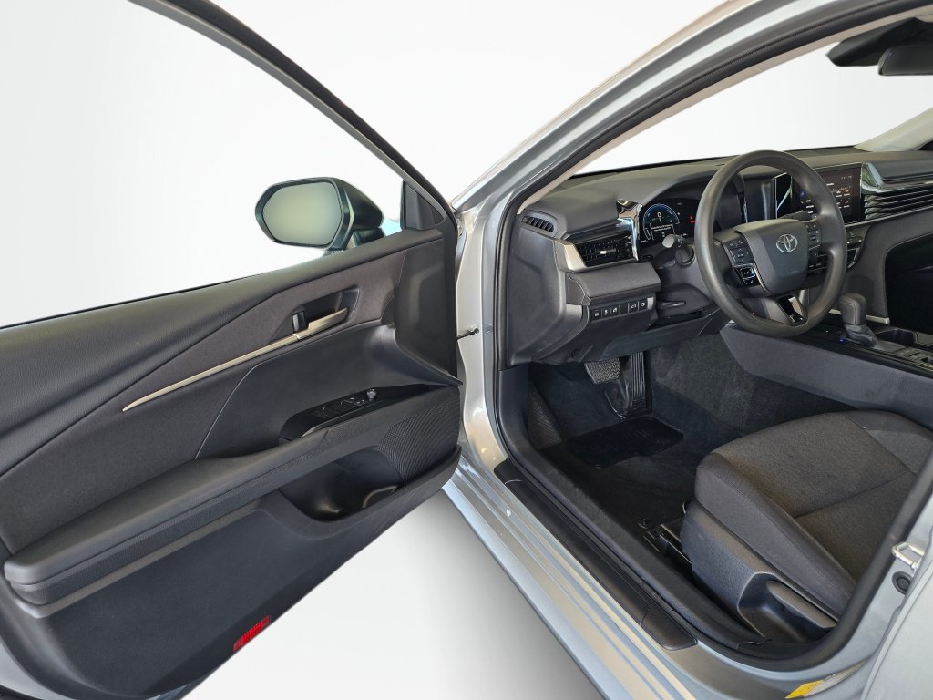 Used 2025 Toyota Camry LE FWD image 32