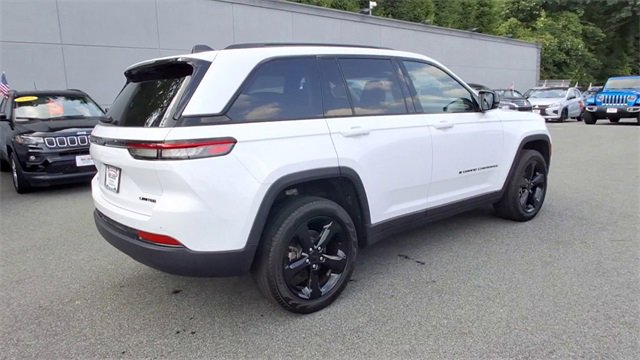 Used 2023 Jeep Grand Cherokee Limited w/ Black Appearance Package image 8