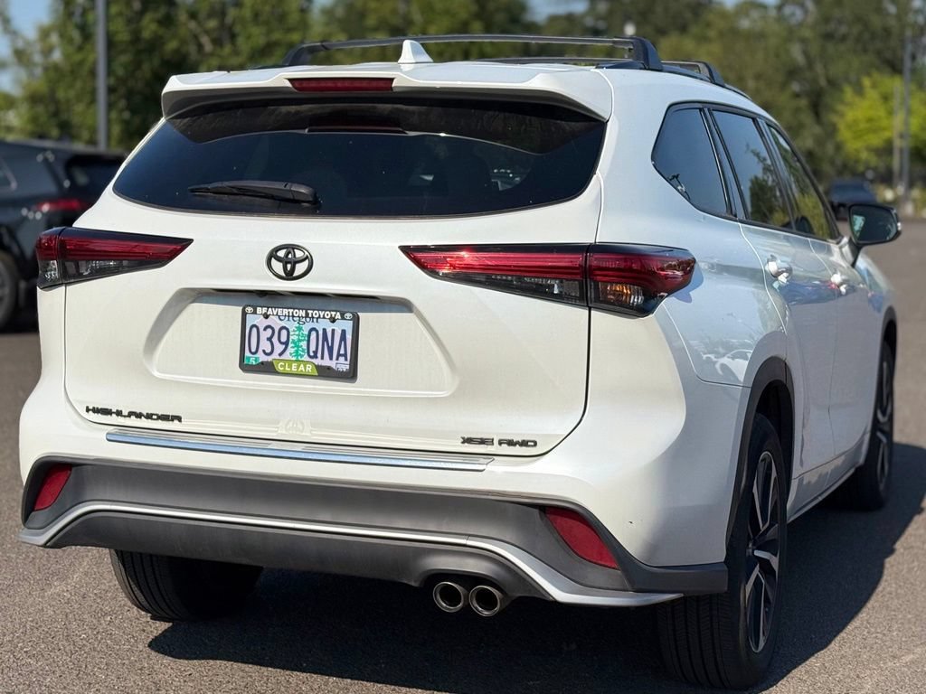 Used 2022 Toyota Highlander XSE AWD/4WD image 5
