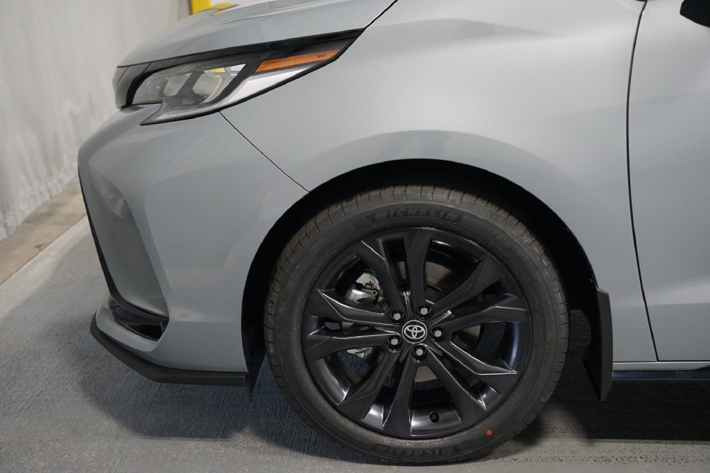 New 2026 Toyota Sienna XSE FWD image 5