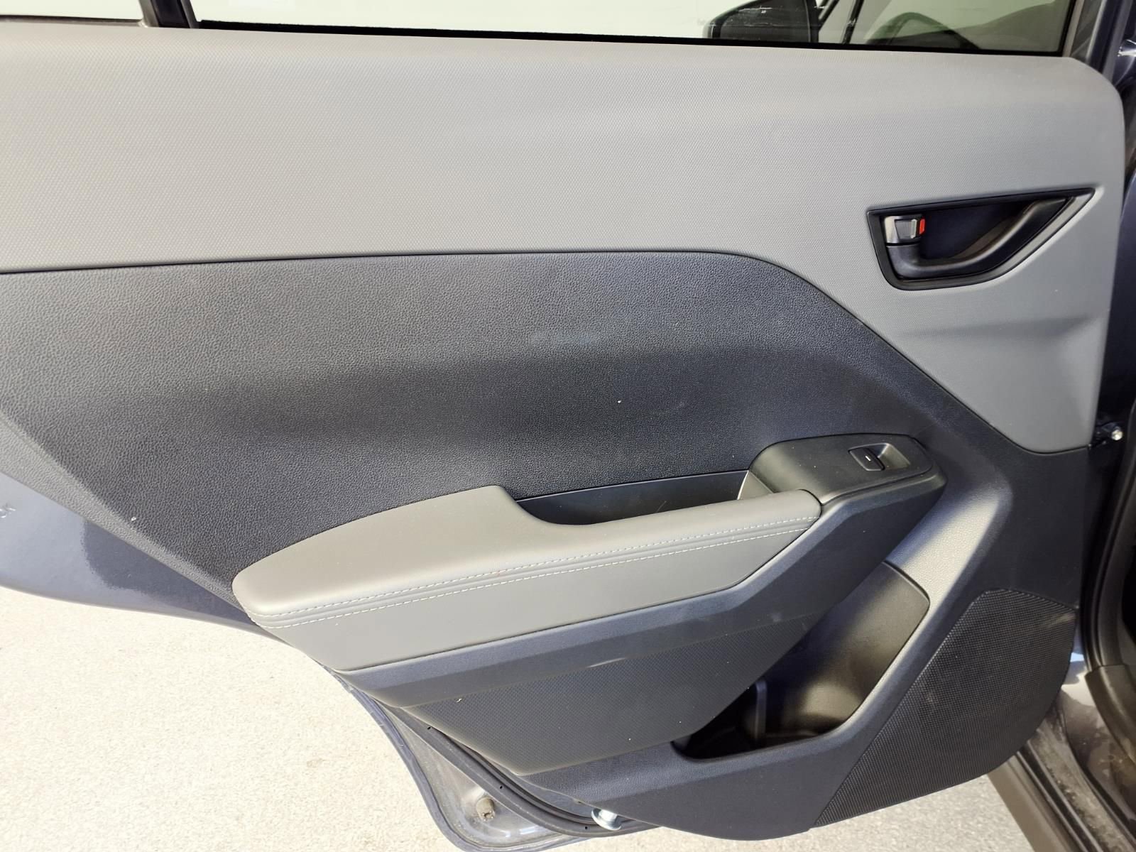 Used 2025 Subaru Crosstrek 2.0i Premium image 10