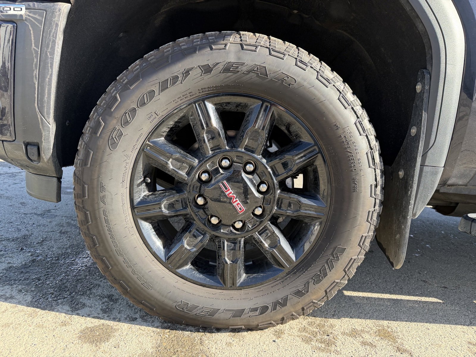 Used 2024 GMC Sierra 2500 AT4 w/ AT4 Preferred Package image 9