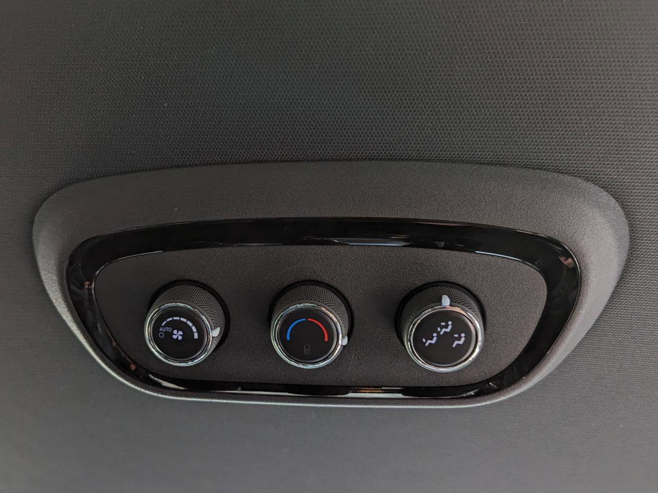 Used 2022 Dodge Durango GT image 40